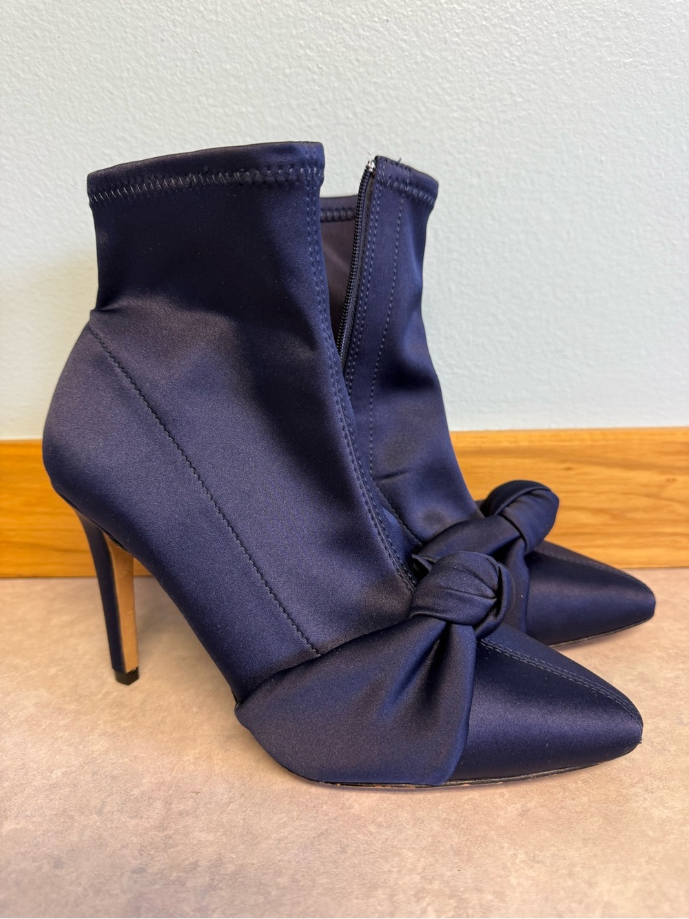 Antonio Melani Navy Satin Bow Pointed Toe Ankle Booties Heels Women’s 8M